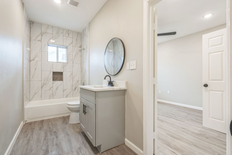 1506 West Woodlawn Avenue #1201: a room in this apartment, photographed empty.