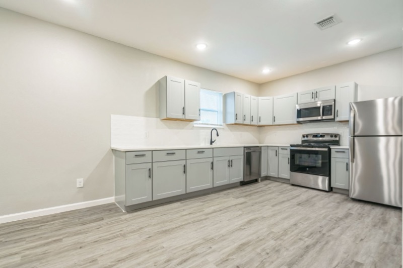 1506 West Woodlawn Avenue #1201: a room in this apartment, photographed empty.
