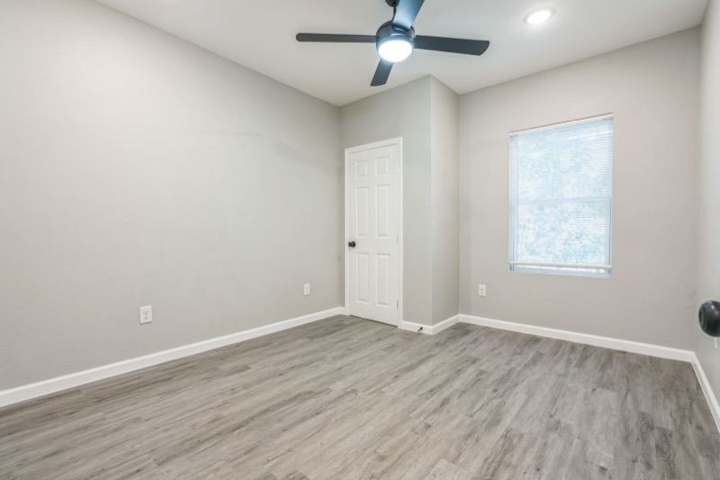 1506 West Woodlawn Avenue #1201: a room in this apartment, photographed empty.